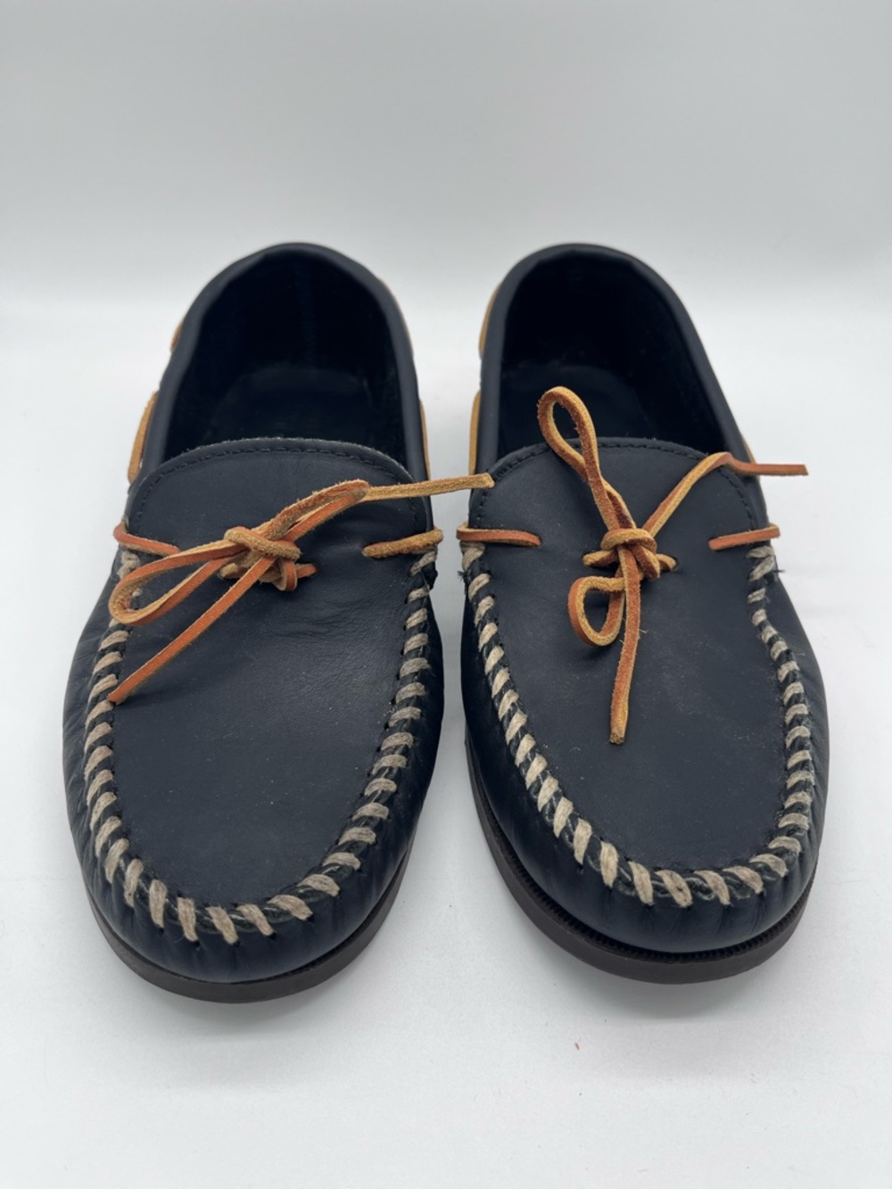 Minnetonka Camp Moc Loafer - Men's 8
Moccasins leather
